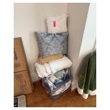 LOT OF MIXED LINENS LOT OF MIXED LINENS