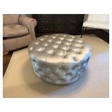MITCHELL GOLD & BOB WILLIAMS TUFTED OTTOMAN MITCHELL GOLD & BOB WILLIAMS TUFTED OTTOMAN