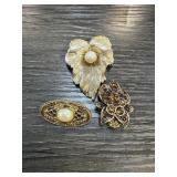 LOT OF BROOCHES / PINS