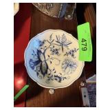 MEISSEN BLUE ONION SMALL DISH NOTE MEISSEN BLUE ONION SMALL DISH NOTE