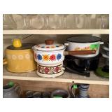 CONTENTS OF SHELF LOT OF ENAMELED COOKWARE ETC CONTENTS OF SHELF LOT OF ENAMELED COOKWARE ETC