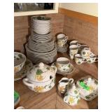 LARGE VILLEROY & BOCH CHINA SET GERANIUM LARGE VILLEROY & BOCH CHINA SET GERANIUM