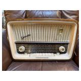 VINTAGE TELEFUNKEN GAVOTTE 5253W GERMAN RADIO NOTE VINTAGE TELEFUNKEN GAVOTTE 5253W GERMAN RADIO NOTE