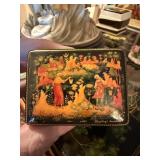 VINTAGE HANDMADE RUSSIAN LACQUER BOX VINTAGE HANDMADE RUSSIAN LACQUER BOX