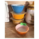 LOT OF PYREX BOWLS / BUTTERFLY GOLD ETC LOT OF PYREX BOWLS / BUTTERFLY GOLD ETC