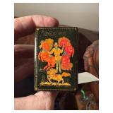 VINTAGE HANDMADE RUSSIAN LACQUER BOX VINTAGE HANDMADE RUSSIAN LACQUER BOX