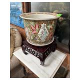 LARGE FAMILLE ROSE CHINESE PLANTER W STAND LARGE FAMILLE ROSE CHINESE PLANTER W STAND