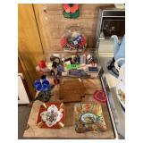 LARGE LOT OF VINTAGE MATCHBOOKS / ASHTRAYS ETC LARGE LOT OF VINTAGE MATCHBOOKS / ASHTRAYS ETC