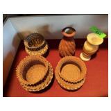LOT OF HANDMADE BASKETS & ONYX VASE LOT OF HANDMADE BASKETS & ONYX VASE