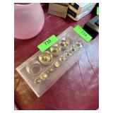 LOT OF BRASS SCALE WEIGHTS IN LUCITE CASE LOT OF BRASS SCALE WEIGHTS IN LUCITE CASE