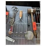 LOT OF VINTAGE UTENSILS / KITCHEN / AARP GAVEL LOT OF VINTAGE UTENSILS / KITCHEN / AARP GAVEL