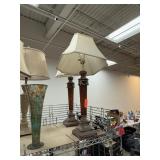 PAIR OF MATCHED GLASS TABLE LAMPS PAIR OF MATCHED GLASS TABLE LAMPS