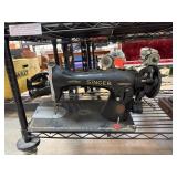 VINTAGE SINGER SEWING MACHINE VINTAGE SINGER SEWING MACHINE