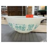 AMISH BUTTERPRINT PYREX GLASS CINDERELLA BOWL AMISH BUTTERPRINT PYREX GLASS CINDERELLA BOWL