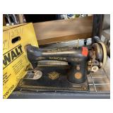 VINTAGE SINGER SEWING MACHINE VINTAGE SINGER SEWING MACHINE