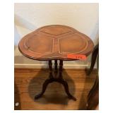 VINTAGE MID CENTURY MAHOGANY CLOVERLEAF TABLE