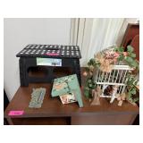 CONTENTS TOP OF CABINET STOOL / DECOR