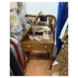 VINTAGE SINGER SEWING MACHINE & MIRROR
