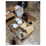 LOT OF MIXED KITCHEN /GLASSWARE +