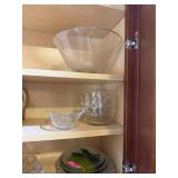 LOT OF GLASSWARE PLATES / BOWLS