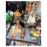 LOT OF MIXED DOLLS / DIFERENT NATIONS BOOK