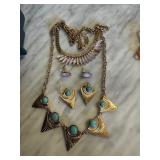 LOT OF MIXED JEWELRY / NECKLACE EARRINGS