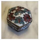PEOPLES REP OF CHINA LIDDED TRINKET BOX
