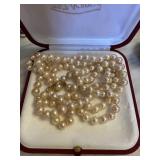 VINTAGE FAUX PEARLS NECKLACE NOTE