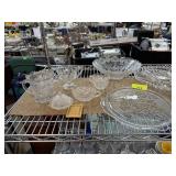 LARGE LOT OF MIXED GLASSWARE / CRYSTAL