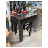 SQUARE TABLE