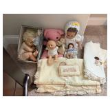LOT OF MIXED DOLLS / LINENS