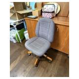 VERY NICE QUILTERS CRAFT SEWING / OFFICE CHAIR