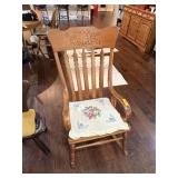 VINTAGE OAK ROCKING CHAIR