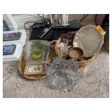 LARGE LOT OF MIXED GLASS / DECOR