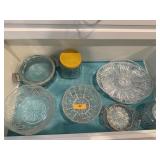 CONTENTS OF DRAWER LOT OF GLASS / BOWLS ETC