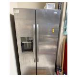 NICE WHIRLPOOL STAINLESS SIDE X SIDE REFRIGERATOR