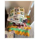 LOT OF AFGHANS / BLANKETS