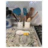 LOT OF VINTAGE UTENSILS / GLASS JUICER