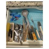 CONTENTS OF KITCHEN DRAWERS PICD UTENSILS KNIVES
