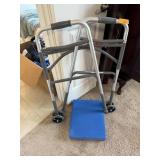 FOLDING WALKER