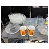 LARGE LOT OF MIXED GLASSWARE / BOWLS