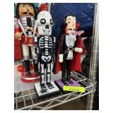 2PC HALLOWEEN SKELETON VAMPIRE NUCRACKERS
