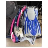 LOT OF SNORKELING / FLIPPERS