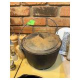 VINTAGE CAST IRON DUTCH OVEN