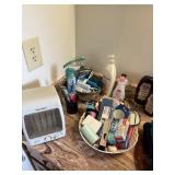 CONTENTS OF BATHROOM PICTURED