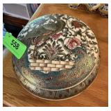 LARGE PORCELAIN LIDDED VANITY JAR