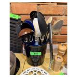 FIESTA UTENSIL HOLDER W UTENSILS
