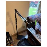 ADJUSTABLE TABLET / PHONE STAND