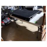 FOLDING TABLE