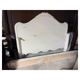 VINTAGE WHITE FULL SIZE BED